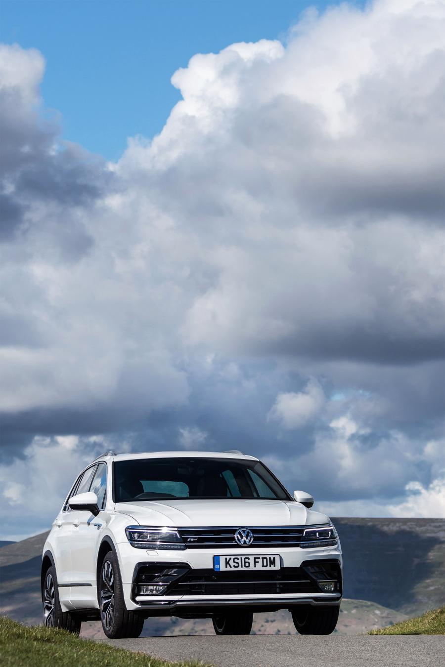 Volkswagen Tiguan R-Line 2016 года  (UK) (фото 14 из 30)